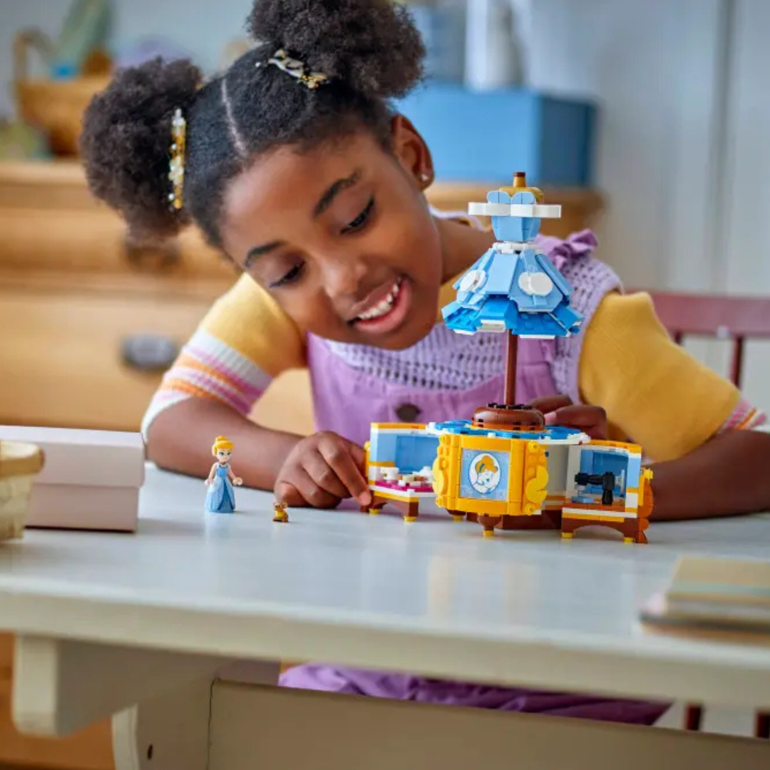 LEGO Rochia Cenusaresei decor